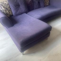 Corner sofa right arm
Used but good condition
Purple
Length 8ft
Width 5ft 3

Collection only from SE11
