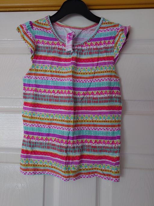 Buy & Sell Leicestershire Charnwood - Photos for Girls patterned top size 4-5 years