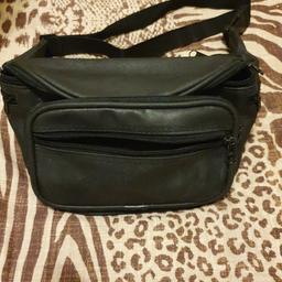 black bum bag with 3 pockets and a clip fastener can change the handle lenth as well only used once .collect only please thank you.

feel free to view my other items thank you.