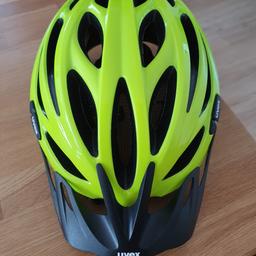 Der Helm ist neu. Größe 61-65 cm (kann mit einem Rädchen angepasst werden).
Keine Verpackung vorhanden.