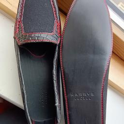 HARRY'S OF LONDON slippers shoes for women
Soft black leather with red stitching.
Great for lounging at home or working in a carpeted space.
Flexible and light .
NEVER USED. NEW. IN ORIGINAL BOX.
UK SIZE: marked wrongle as 39 but it fits a 37.5.

Can try them on before buying.
Collection only, from SW9.