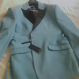 Hi I’m selling this blazer for someone, it is brand new with tags on it. He never worn it as he ended up buying the wrong colour. Originally bought it for £130 but selling it for £40