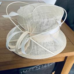 Beautiful bridal hat I’ve worn it twice for my son and daughters weddings fantastic condition it’s been kept in its original box collection only from S72