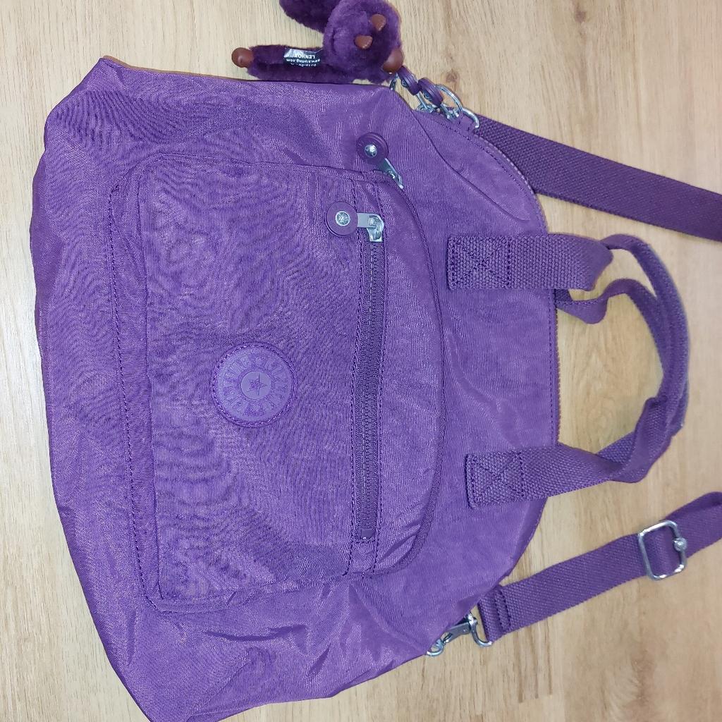 Kipling Damen Tasche in lila, wie NEU!

Abholung in 2320 Schwechat, nach Absprache treffen in 1110 Wien Simmering oder Versand möglich!!!