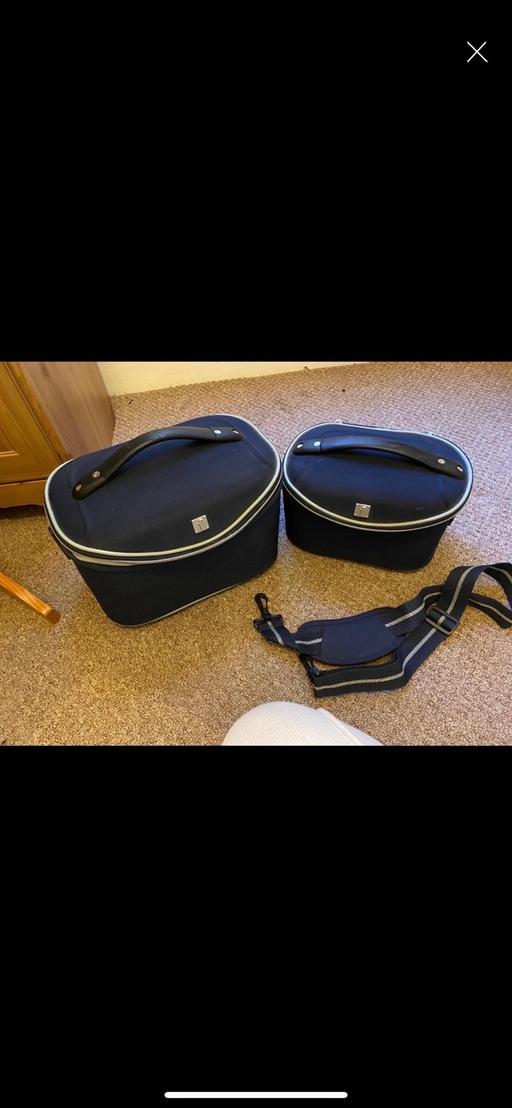 Buy & Sell Lancashire West Lancashire - Photos for Travel vanity cases with removable straps