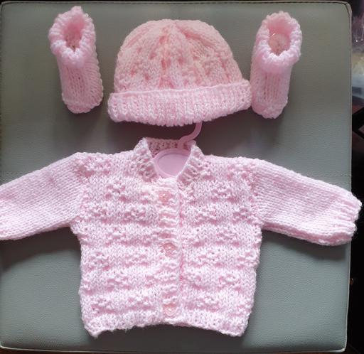 Buy & Sell West Midlands Solihull - Photos for 4-5 lb Baby Set Cardigan Hat Booties