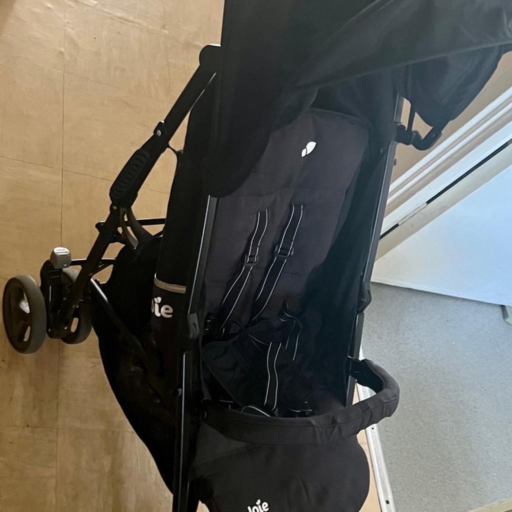 JOIE STROLLER ALL BLACK -USED A COUPLE OF TIMES

removable canopy cover
1x rain cover, and 1x shopping basket
5-point safety harness adjusts to 3 heights
Multi-position recline
Multi-position, recline options
Leg rest
Easy and compact one-hand fold