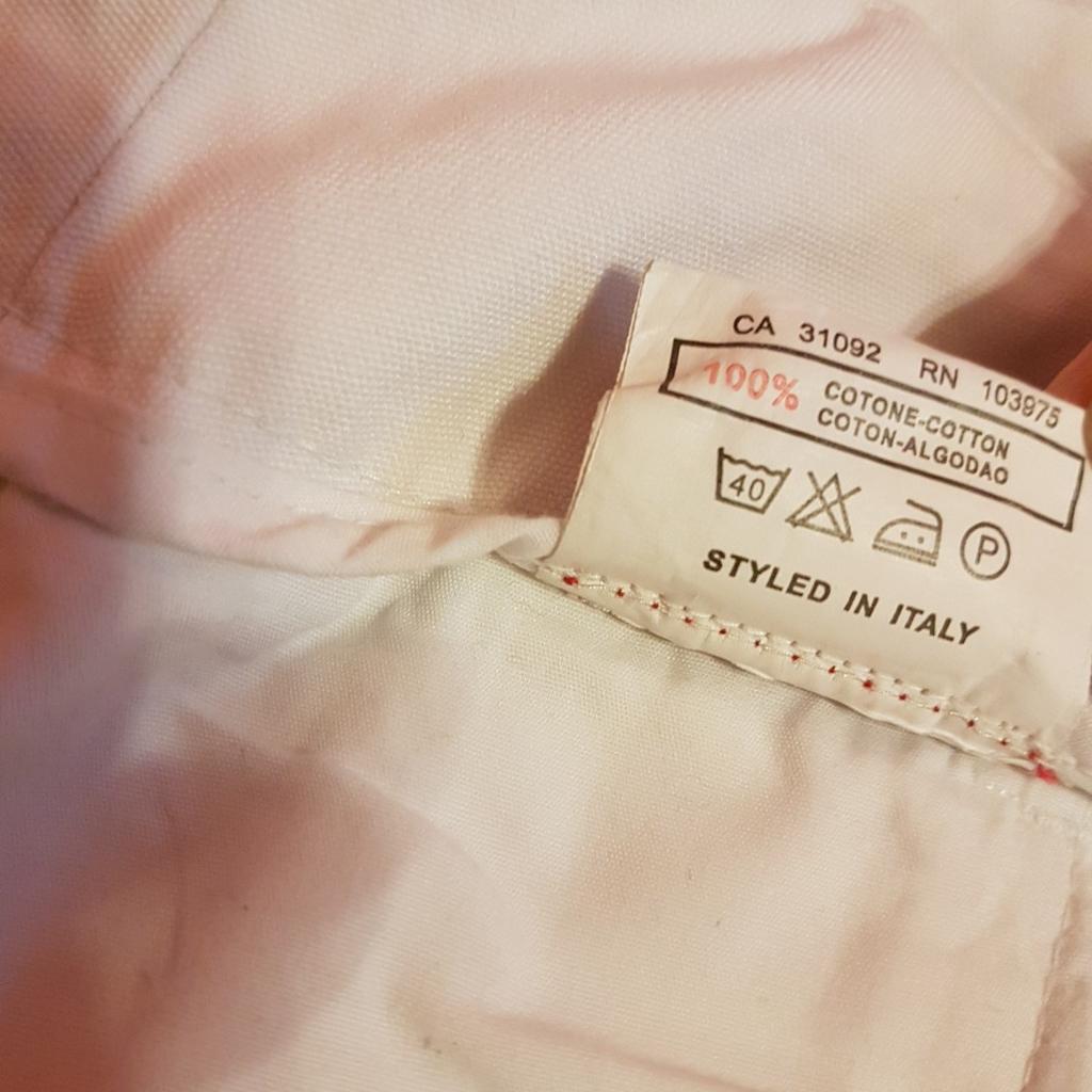 Jeans/ pantaloni firmati Miss Sixty tg.S, colore bianco, vita bassa, in 100% cotone. Usate, buoni condizioni, ma erano modificati un po', non si vede quando indossati. Made in Italy.
Vendo anche borsa, maglietta colore bianco nuova.
Guarda altri miei annunci e risparmia sulle spese di spedizione.
#pantalone #donna #ragazza #cotone #denim #jeans #bianco #MissSixty