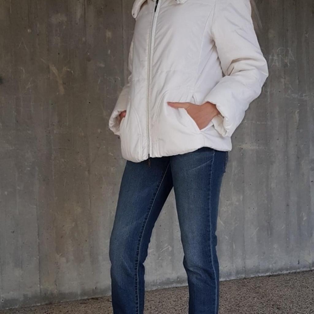 Pantaloni / jeans colore blu, ottimi condizioni, tg. S, marca Benetton, in 100% cotone. Made in Italy.
Vendo anche borsa, felpa e scarpe da ginnastica.
Guarda altri miei annunci e risparmia sulle spese di spedizione.
#pantalone #donna #ragazza #cotone #denim #jeans #blu #Benetton