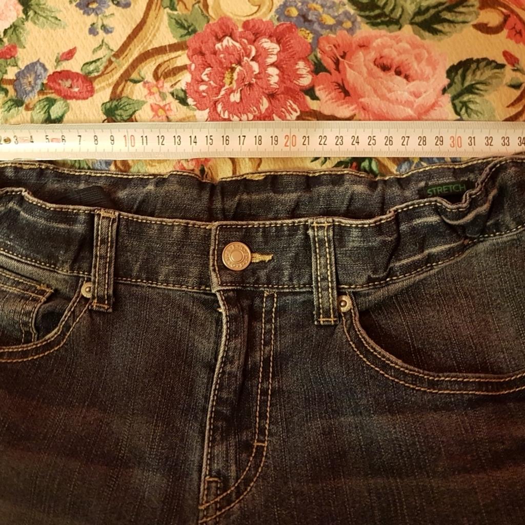 Pantaloni / jeans colore blu, ottimi condizioni, tg. S, marca Benetton, in 100% cotone. Made in Italy.
Vendo anche borsa, felpa e scarpe da ginnastica.
Guarda altri miei annunci e risparmia sulle spese di spedizione.
#pantalone #donna #ragazza #cotone #denim #jeans #blu #Benetton