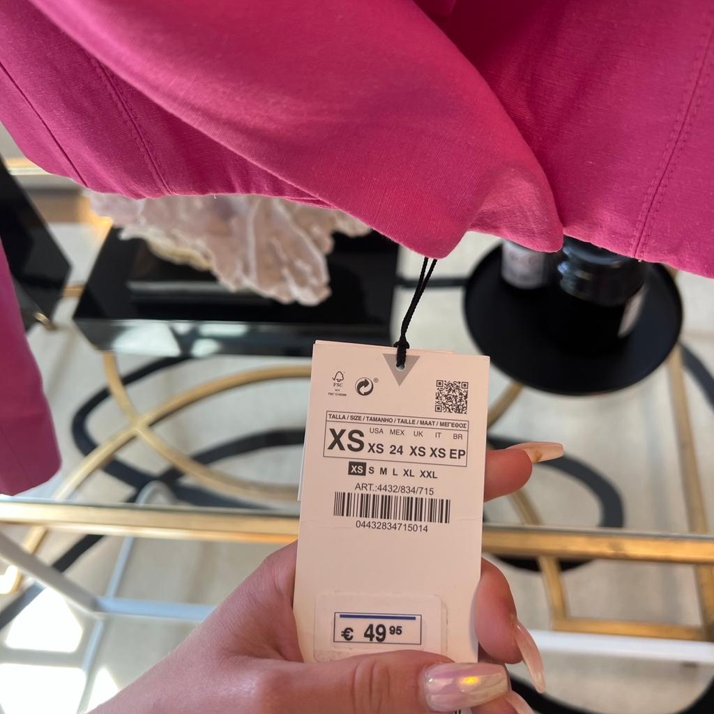Kurzer Blazer von ZARA

Gr XS

Farbe: pink

Zustand neu mit Etikett

Np 49,95€

Versand möglich muss aber vom Käufer selbst übernommen werden