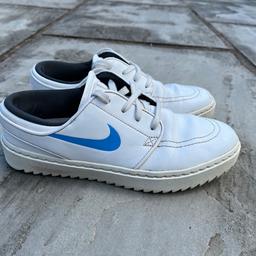 NIKEGOLF JANOSKI G
SUMMIT WHITE/UNIVERSITY BLUE
UK SIZE 6

Used for a couple of years but still in good condition as per photos.

Collection or delivery.
