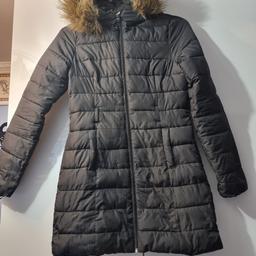 Worn a few times, still in good condition.


 Size : S, would fit UK size 8. 


Hollister. 


Long winter jacket with hood.


Pick up from East London, Leyton E10 
or can post.