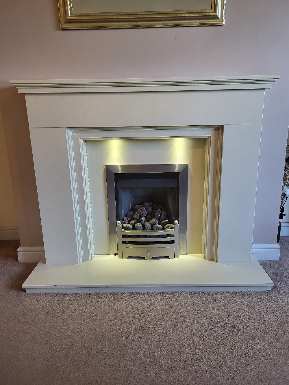 Remote Control Gas Fire & Marble Fireplace in DY8 Hagley für 120,00