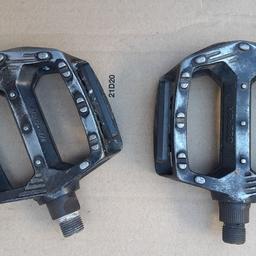 metal bike pedals 9/16 thread
working order 
had some miles put in 
£5 cash on collection