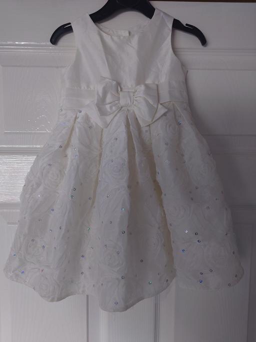 Buy & Sell Leicestershire Charnwood - Photos for Baby girls white dress size 9-12 months