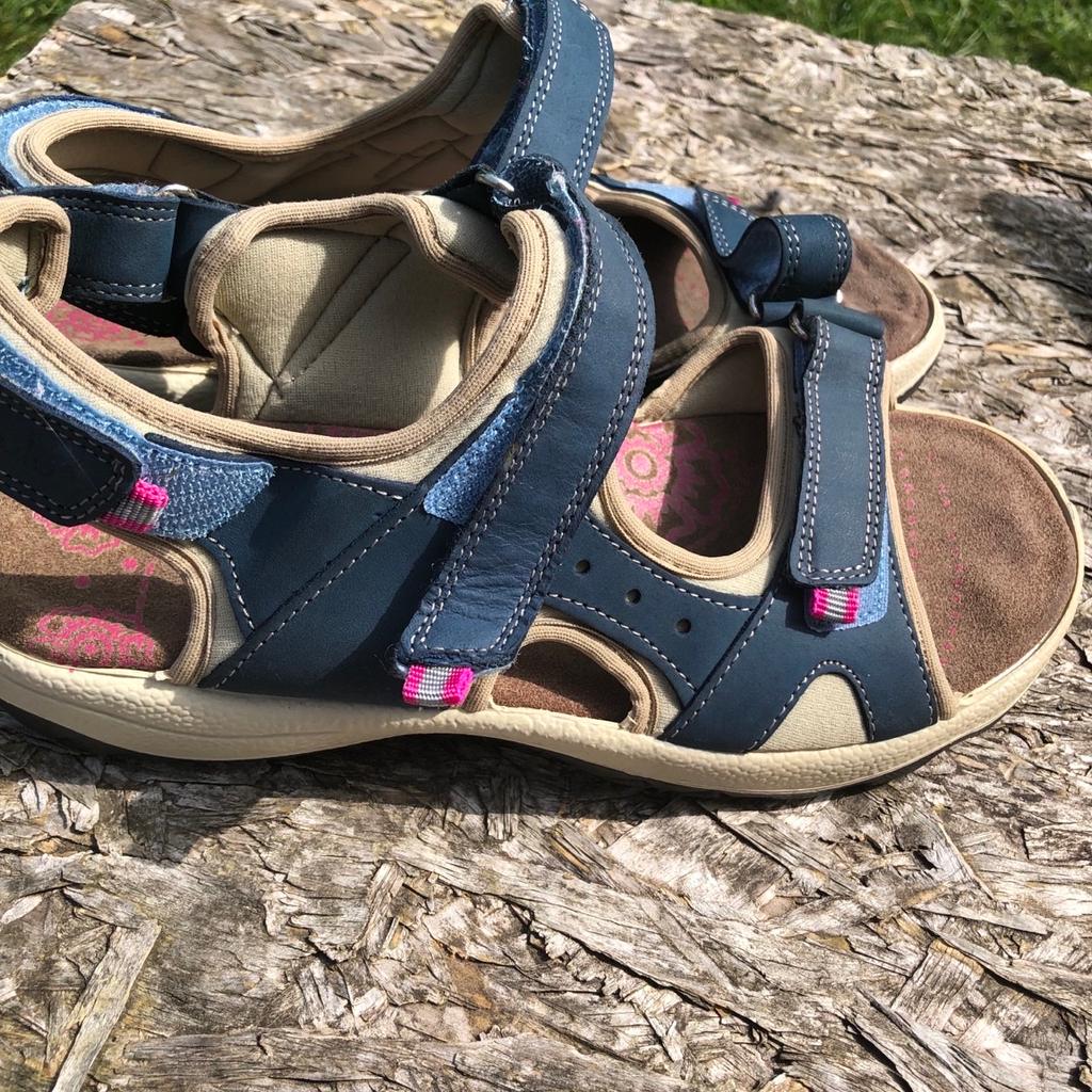 Moshulu ladies walking hiking sandals 6 in WF12 Kirklees for