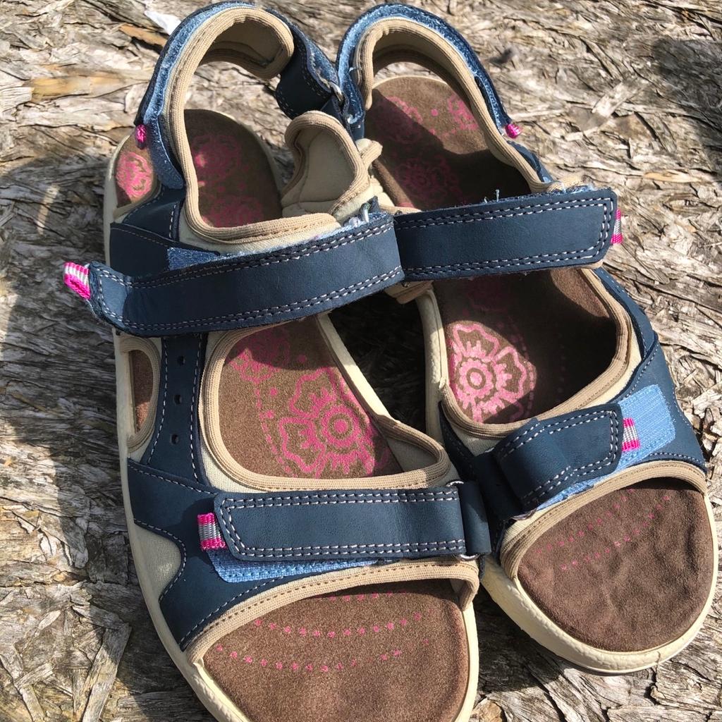 Moshulu ladies walking hiking sandals 6 in WF12 Kirklees for