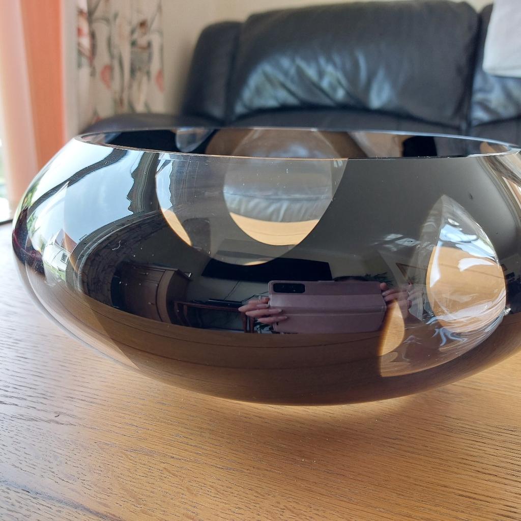 Black and clear large glass Bowl.
Excellent condition.