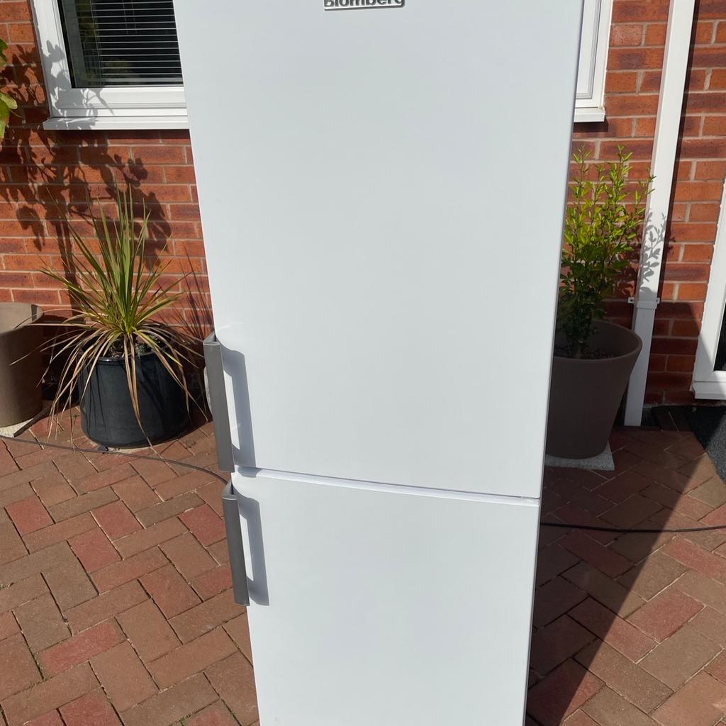 Blomberg KGM4530 fridge freezer in LL13 Wrexham for £100.00 for sale