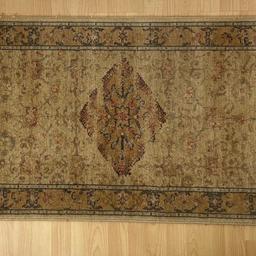 A vintage,
100% Pure new wool rug.
Measuring: 137cm x 68cm
(4'6" x 2'3")