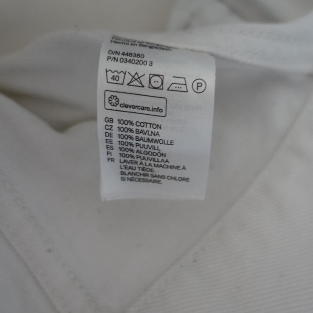 schöne Jeansjacke von H&M
Größe M
Bitte beachten sie die Maße
Brustweite einfach gemessen ca. 51cm
Rückenlänge mittig gemessen ca. 64cm

Verkauf erfolgt ohne weitere Dekoration
Interne Nummer R1411