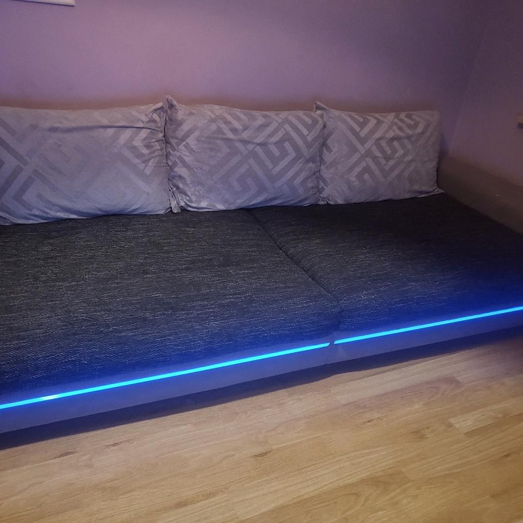 Schlafsofa mit LED funktion verschiedene Farben