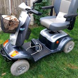 mobility scooter kymco maxi xls 4/8mph wery good condition new battery,charger,key,cover