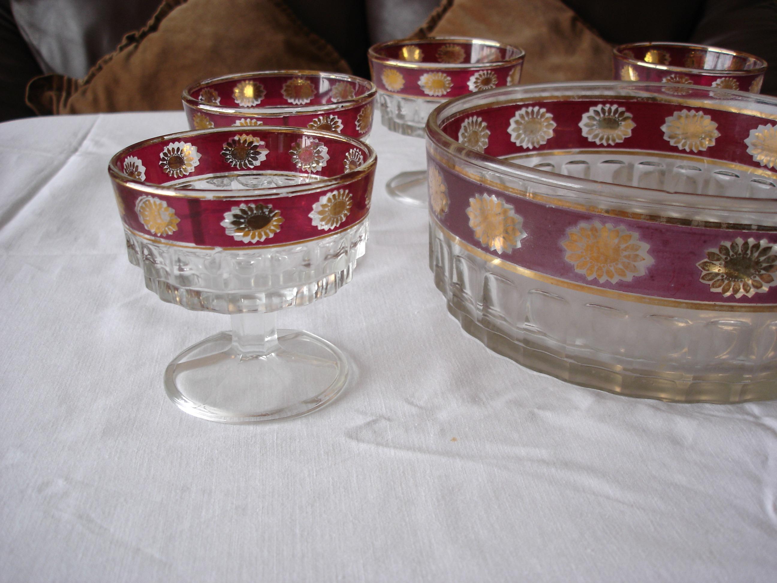 VINTAGE GLASS FRUIT DISH SET in WV11 Wolverhampton for £25.00 for sale