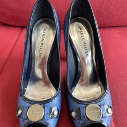 Blue and navy blue Karen Millen shoes. Heels and leather in good condition.
Very elegant.
2 little dot marks from normal wear on the inside part of the shoes, not noticeable.
SIZE 37 EU, UK 5 but also fits a size 4.
Collection in west London, near action or Royal mail Special delivery for an extra £10