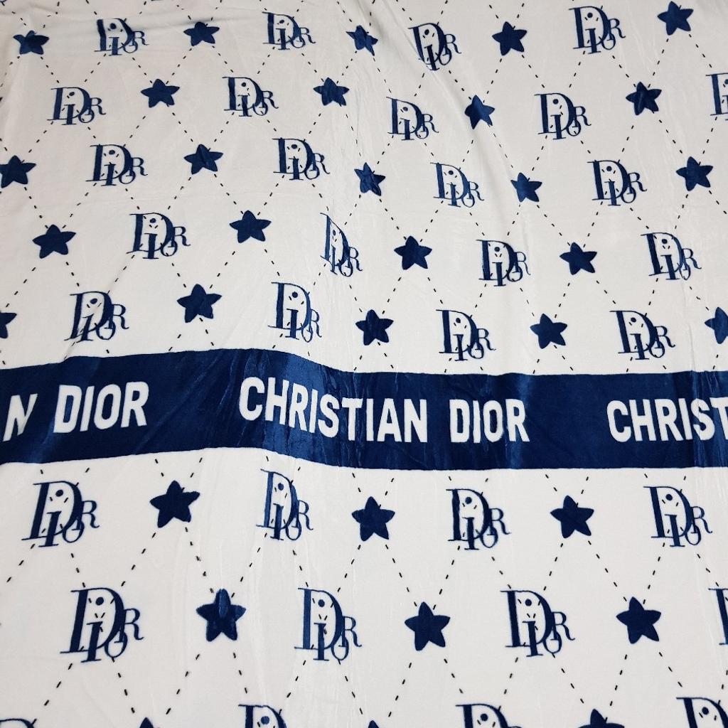 Dior throws/blankets in LE2 Leicester für £ 30,00 zum Verkauf Shpock AT