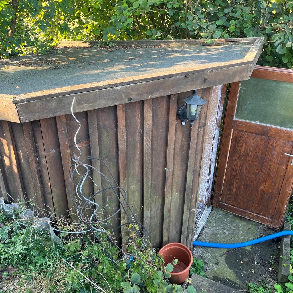 Hühnerstall umgebaut als Pool Haus
Isoliert
Selbst Abholung