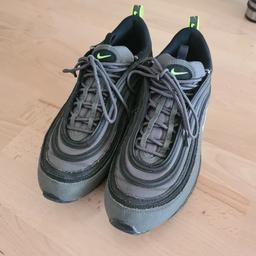 SNEAKER GRAU NIKE AIR MAX 97
Größe klein geschnitten
Fixpreis