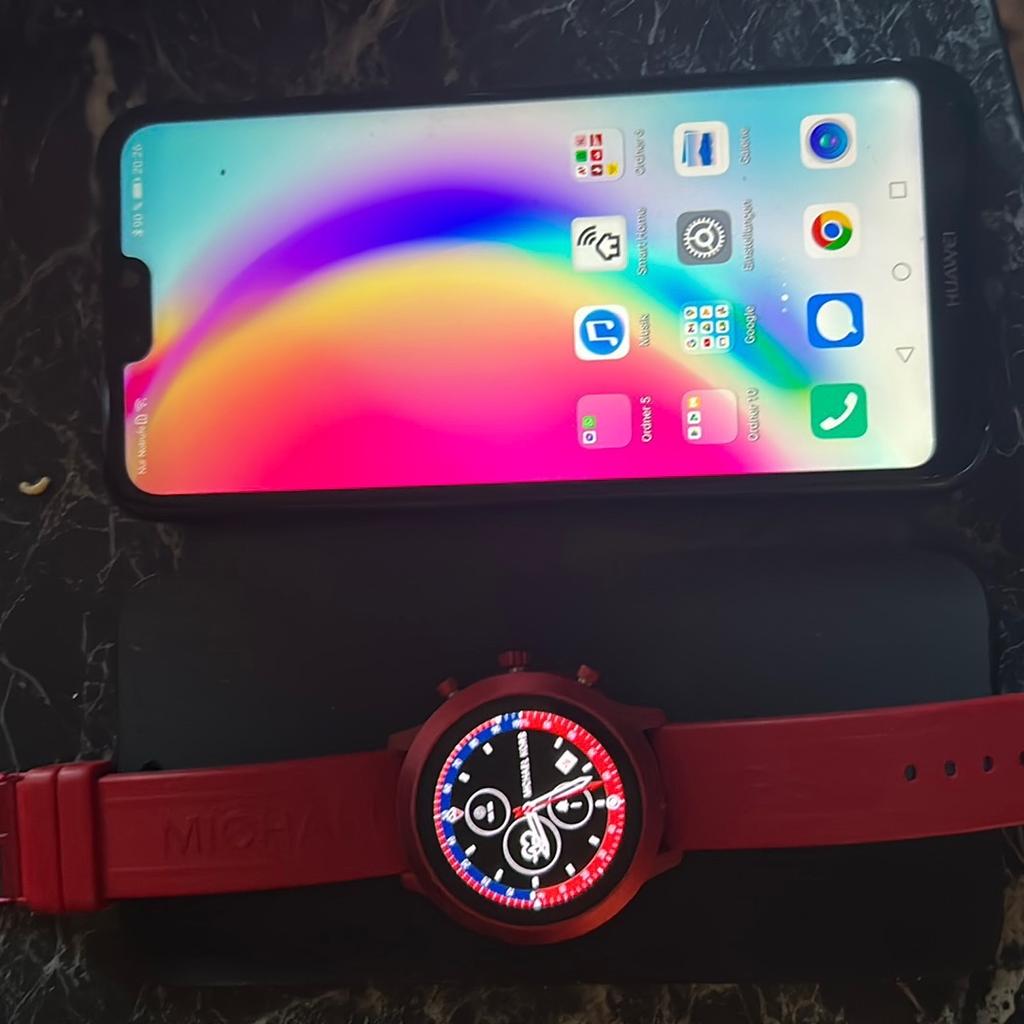 Verkaufe
Huawei P20 lite in Schwarz mit Book Hülle
+ Michael Kors Smart Watch
Sehr guter Zustand
Beides mit original Verpackung und Zubehör
Nichtraucher Haushalt
