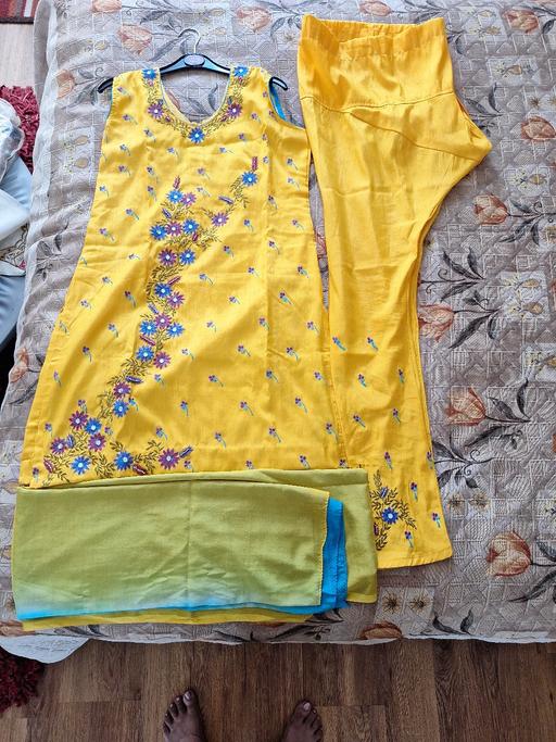 Buy & Sell Somerset Bath and North East Somerset - Photos for Elegant indian Suit, 10-12 size