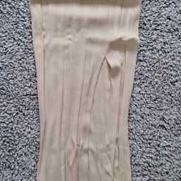 Guess Skirt 
Size S
With slit
Brand new with tags