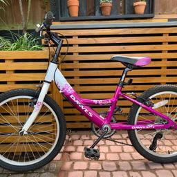 Dawes Venus bike
Good condition, 
6 speed shimano gear set, 
20” wheels, lightweight aluminum frame, 
suitable for ages 7-11. 

Purple leopard print Bern helmet included
