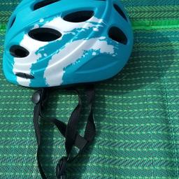 Child bike helmet.
Size 46-52cm
Conforms to CE1078