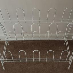 Shoe rack plastic coated wire.

20 shoe rack.

Good condition, no damage.

From a pet and smoke free house.

Will consider sensible offers.

Pick up only unless you organise courier.