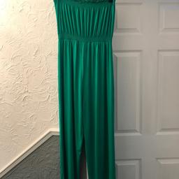 Ladies wide leg jumpsuit
Elastic waist and top
T shirt material
Size 12 but would fit a size 14
Lovely for a xmas holiday