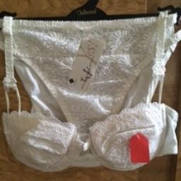 Lace padded bra and high leg underwear set.

Brand: Valbonne

Tag attached, perfect condition.



Post: Paypal, buyer pays postage.
Please note item will be dispatched once payment has cleared.
Carrier: Royal Mail, second class signed for

Please read product description carefully before purchasing, as I am unable to offer refunds or exchanges.

Thanks for looking.