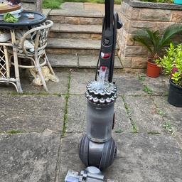 Used: Dyson Upright Vacuums cleaner v,good working 
Collection le5