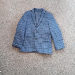 Boys next blue chequered blazer. Size 8 years. Been worn once for few hours. In very good condition like new. 

All offers considered