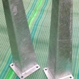 Heavy gauge Aluminium Posts suitable for protecting gate, corner of building or marking a safety zone.  
Height 60cm
Mounting base 15X15cm
Lower inner base 11X11cm and tapers up.

This is for the pair