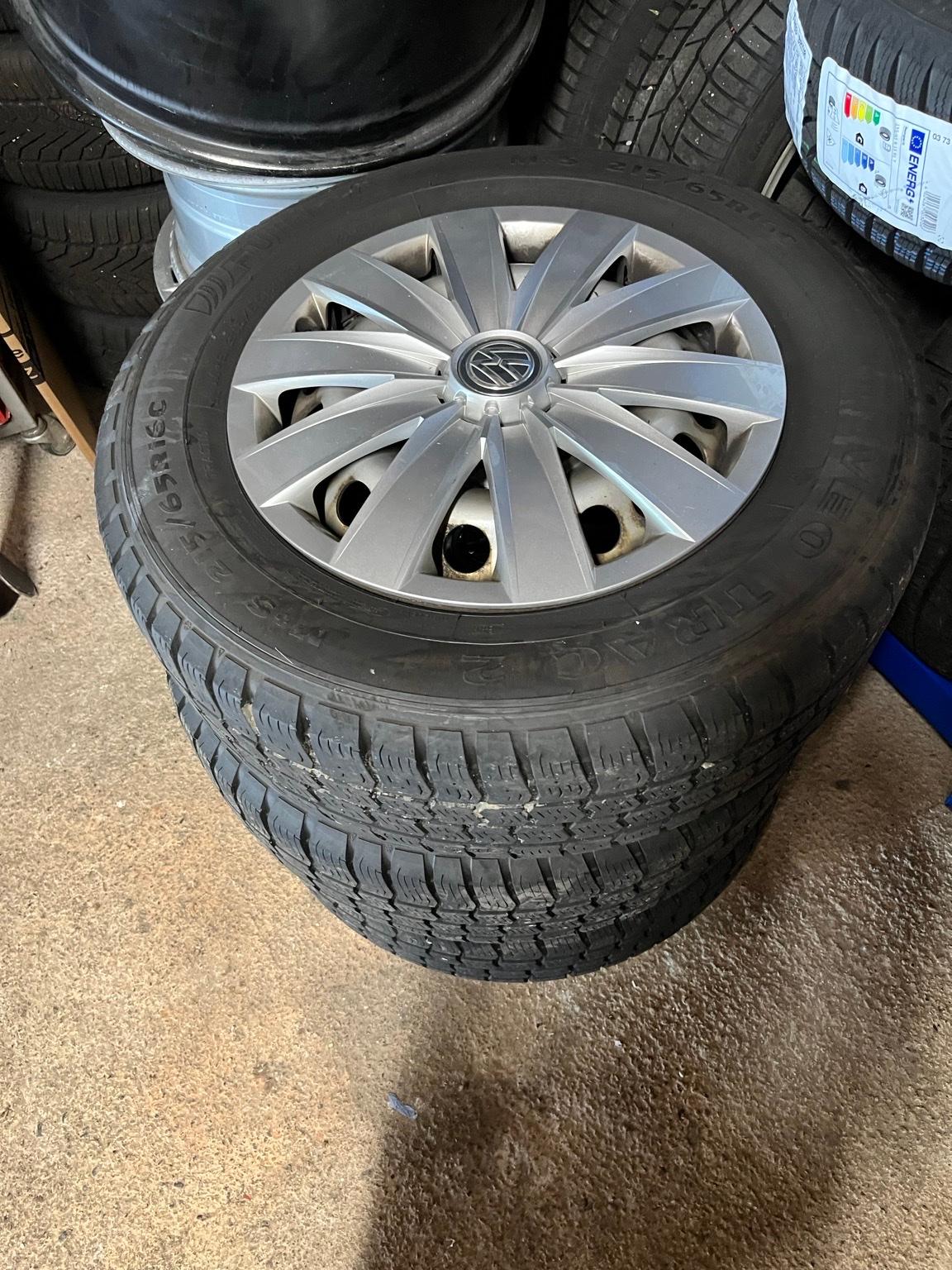 Winterreifen auf Stahlfelgen für vw t5 Bus in 6600 Marktgemeinde Reutte für € 300,00 zum Verkauf