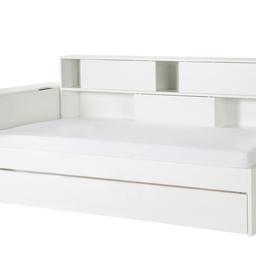 Top Zustand! Bett mit Schublade, hinteren Schränken und Klappe von Möbel höffner!
Es ist noch zusammengebaut. Kann gerne selbst abgebaut werden oder wir bauen es ab. Neupreis 780€!!!