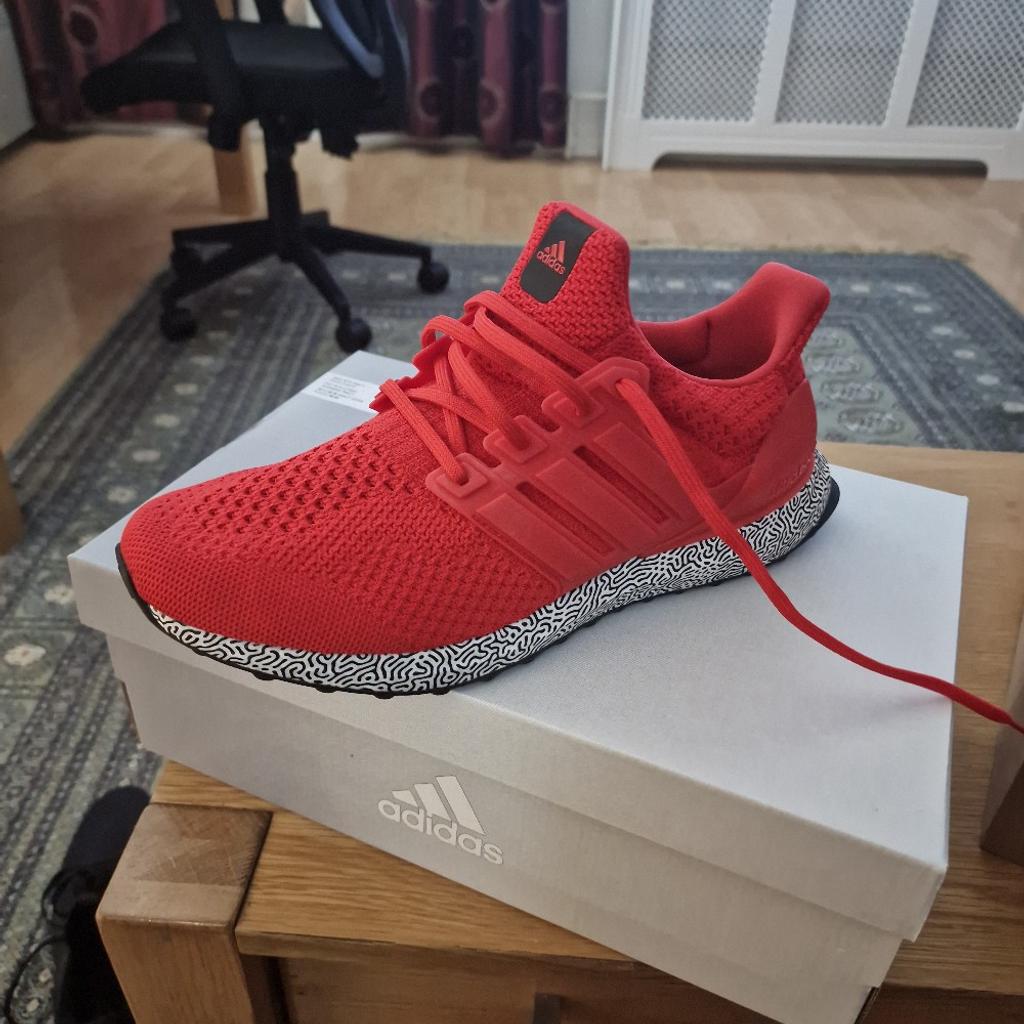 Brand new Adidas ultraboost DNA size 9 classy and very light ideal for running.
price £ 90 ono still going for £127at adidas 