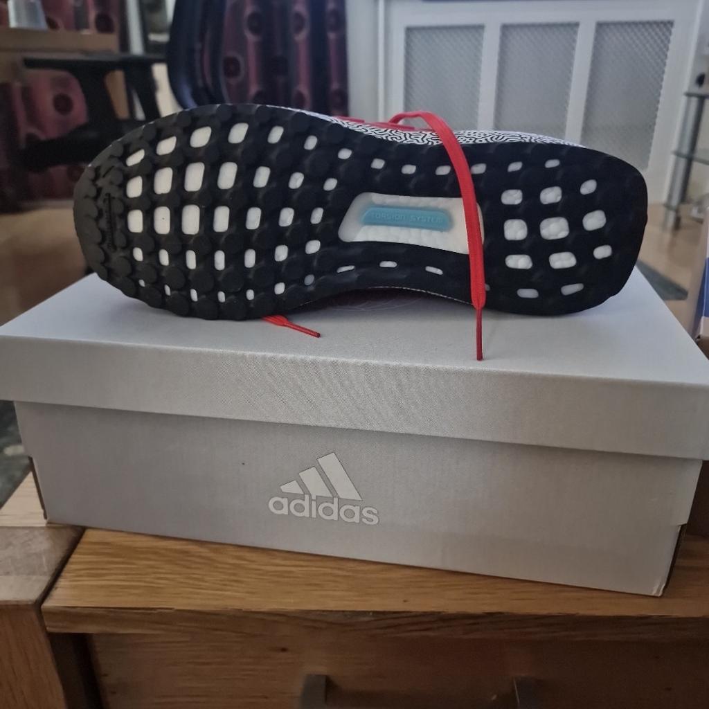 Brand new Adidas ultraboost DNA size 9 classy and very light ideal for running.
price £ 90 ono still going for £127at adidas 