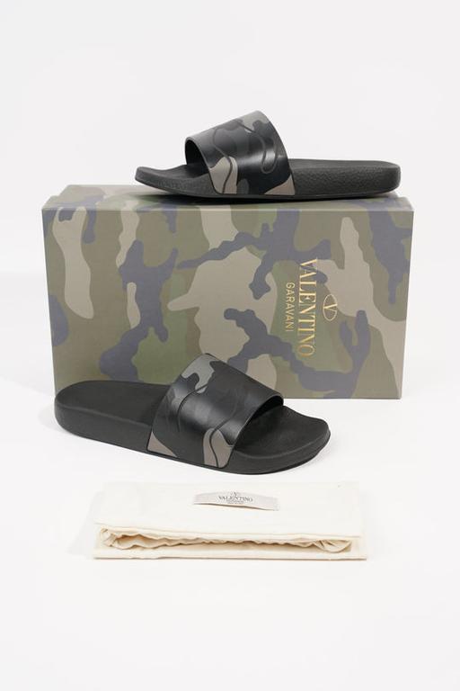 Buy & Sell Maida Vale West London - Photos for VALENTINO SLIDERS
