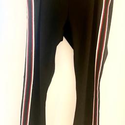 Schöne leggins Hose
Angenehm Stoff
Preis 19,99€
Bundweite 40 cm
Ganze länger 95 cm
Gr L
#zara
#leggings
#damenmode